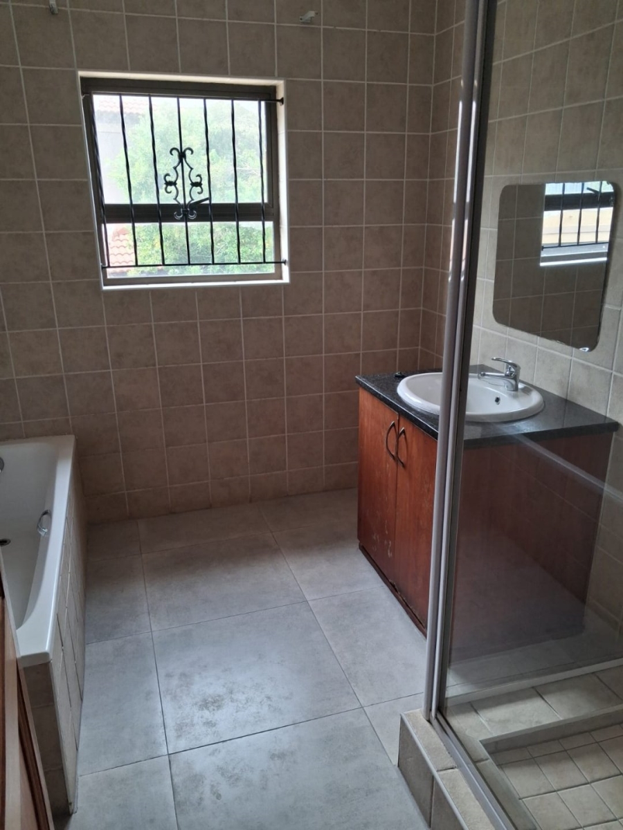 To Let 3 Bedroom Property for Rent in Birdwood Estate North West